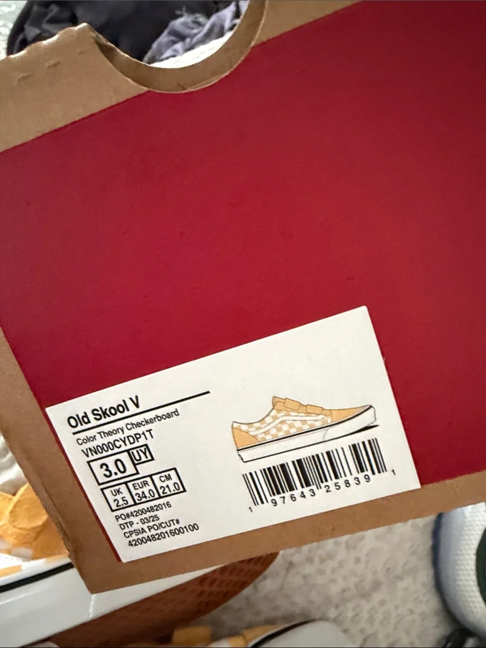 Vans classic silhouette